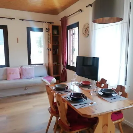 Ein-zimmer-wohnung 'claudia' In Im Zentrum By Interhome